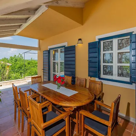 Villa Fenced Property, Salvea Montizana