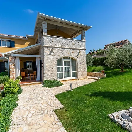 Villa Fenced Property, Salvea Montizana